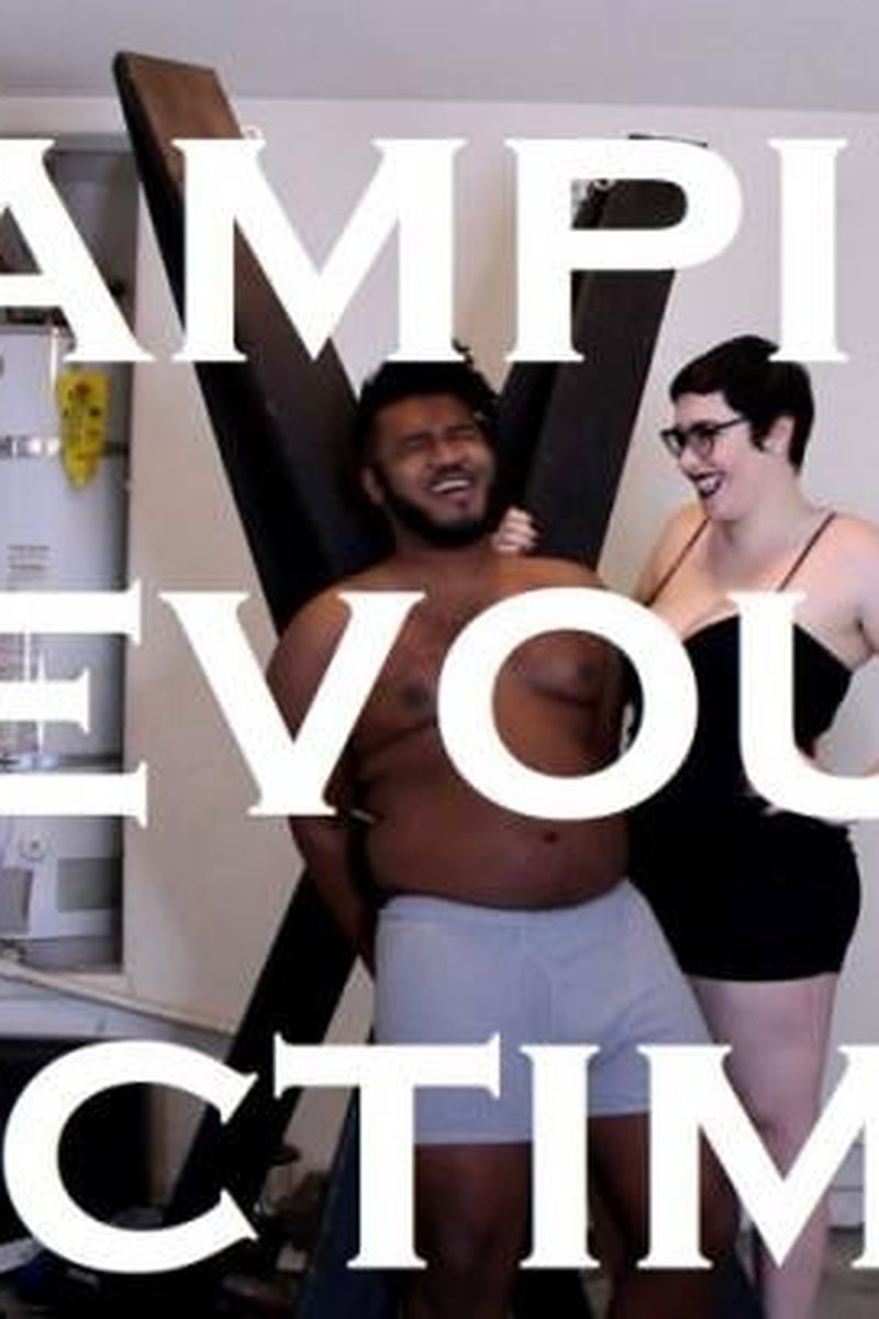 Vampire Devours Victim - Screenshot 1 of 4 - Biting