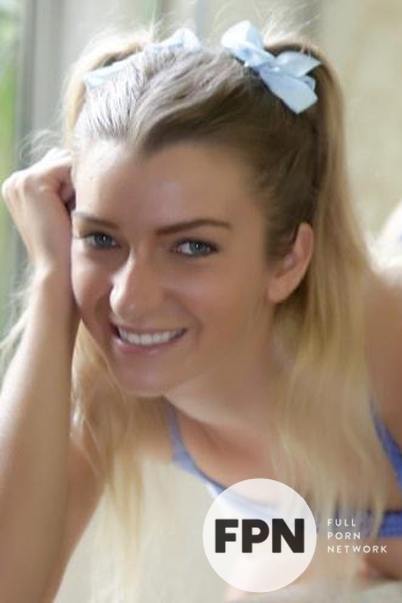 Chelsea Waves: Bathroom Quickie With Step Daddy - Screenshot 1 of 4 - Chelsea Waves