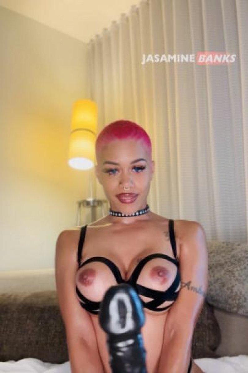Spit Fetish - Screenshot 1 of 4 - Black