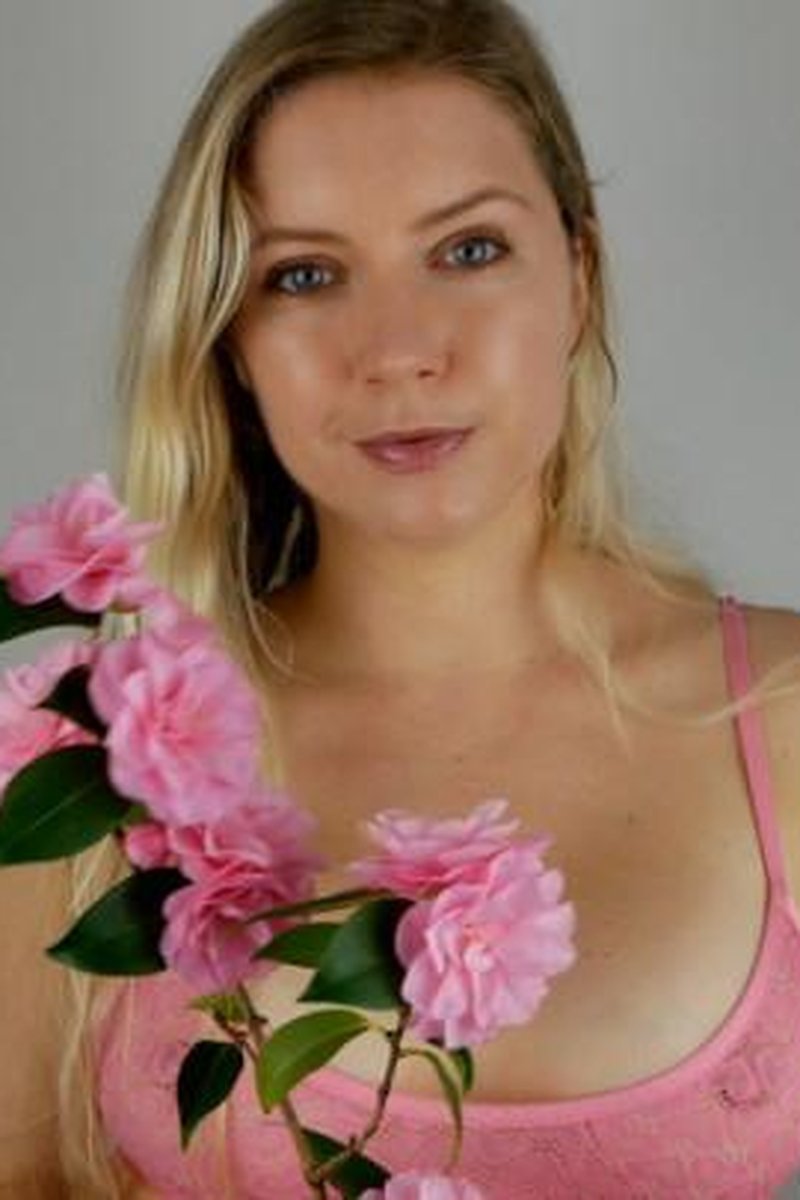 Sneeze Date - Screenshot 1 of 4 - Ass Fetish