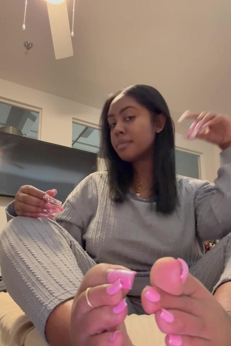 Pinky Please - Screenshot 1 of 4 - Foot Fetish
