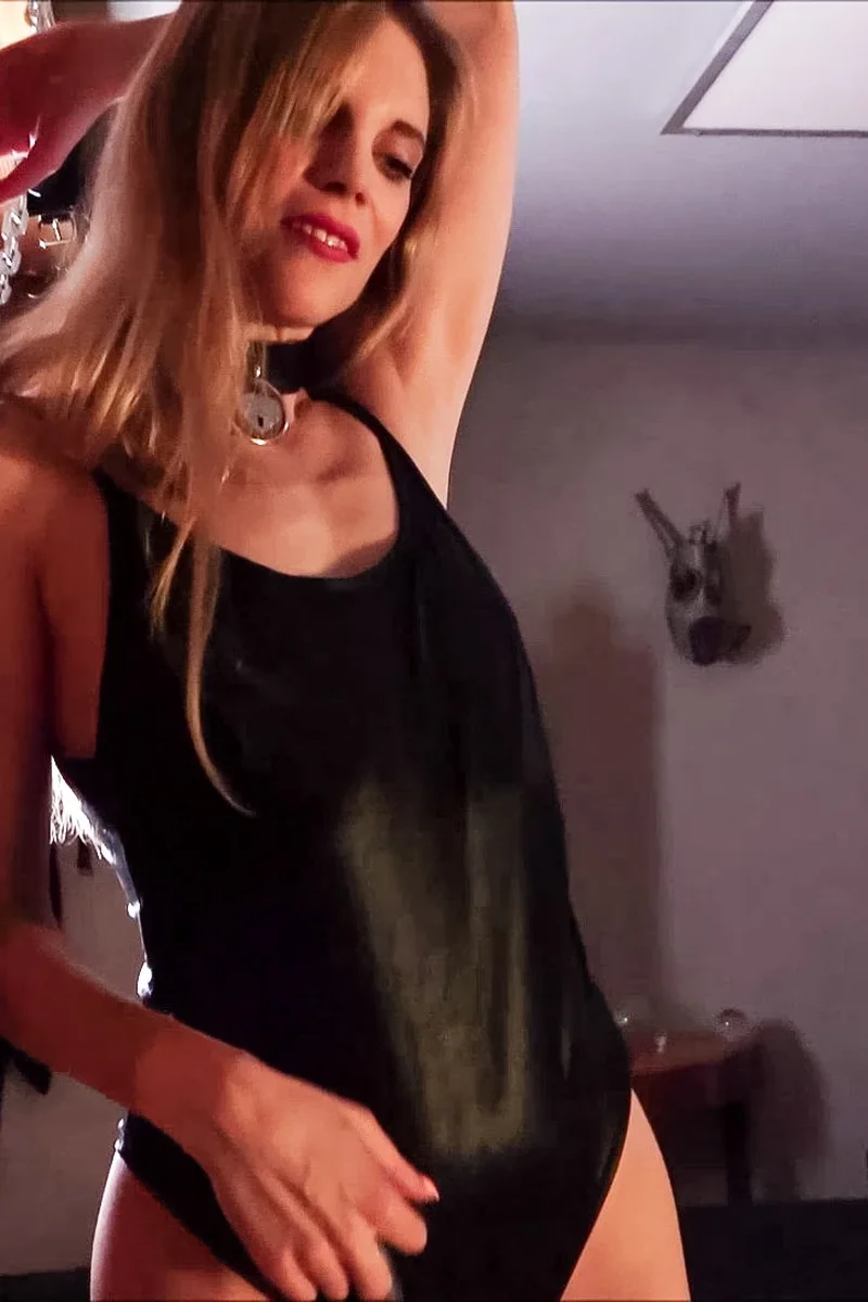 Bdsm Studio - Screenshot 1 of 4 - Blond Hair
