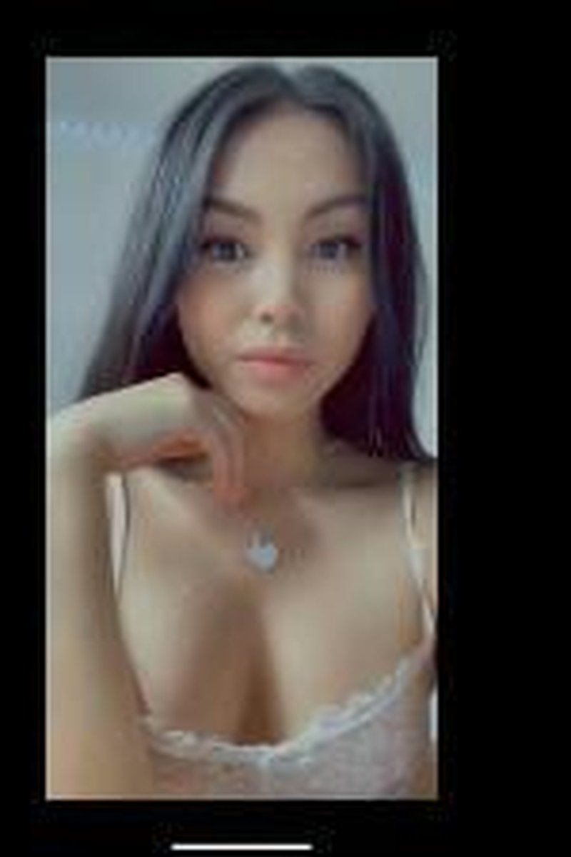 Goddess Tease - Screenshot 1 of 4 - Bra Tease