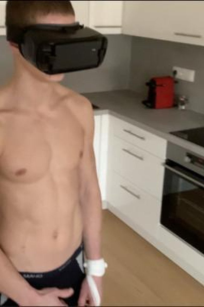 VR Casting Ivan - Ruka - Screenshot 1 of 4 - Gay