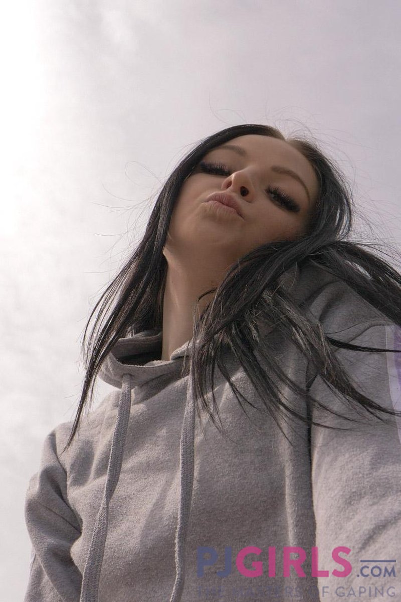 Cold Weather - Screenshot 1 of 4 - Brown Hair