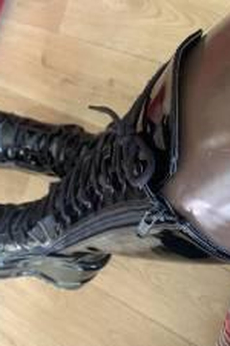 Close Up Boots - Screenshot 1 of 4 - Boots
