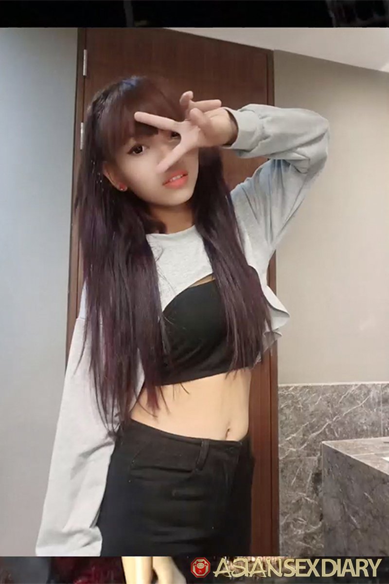 Sexy Slideshow Featuring Tiny Emelyn - Screenshot 1 of 4 - Asian