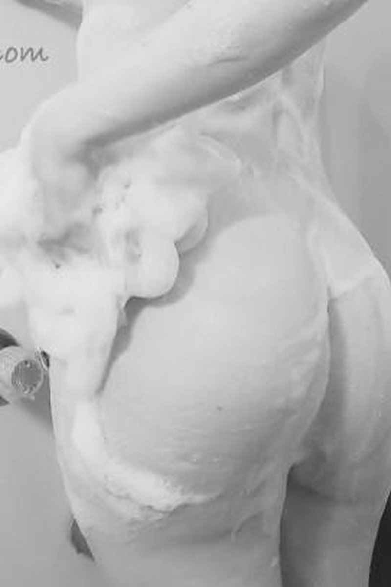 Soapy Shower Session - Screenshot 1 of 4 - Oil