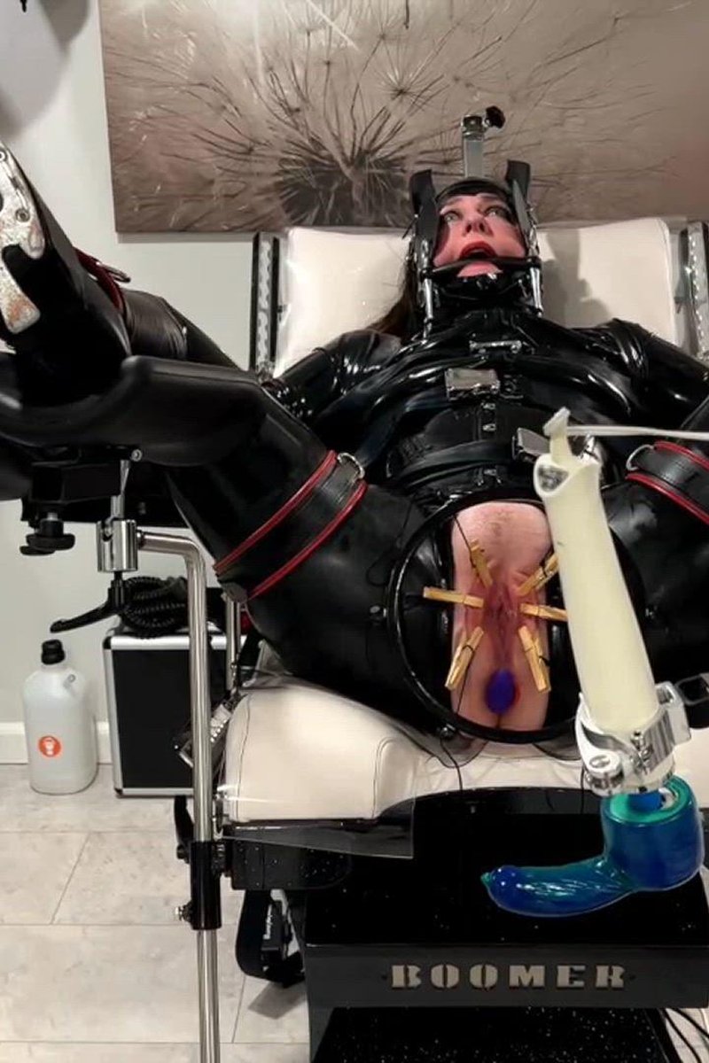 Clamped + Vibrated - Screenshot 1 of 4 - Anal