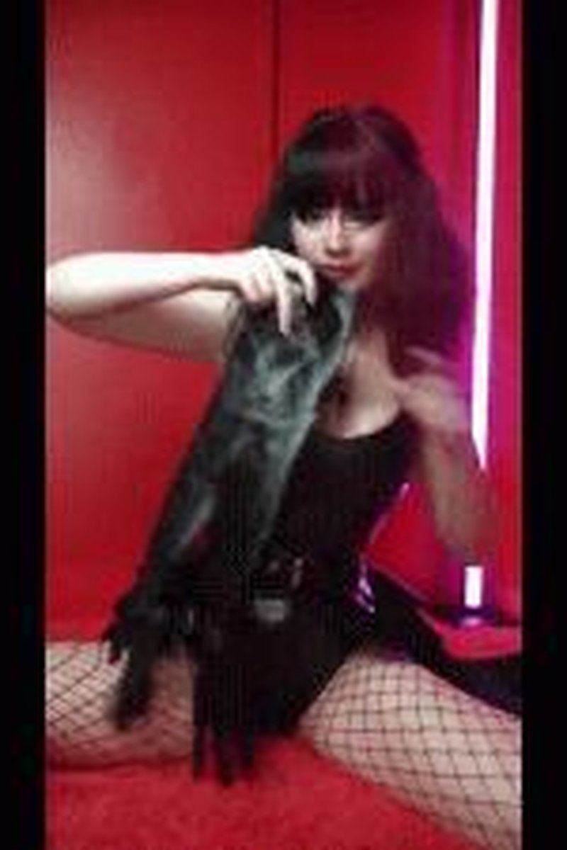 Latex ASMR - Screenshot 1 of 4 - ASMR