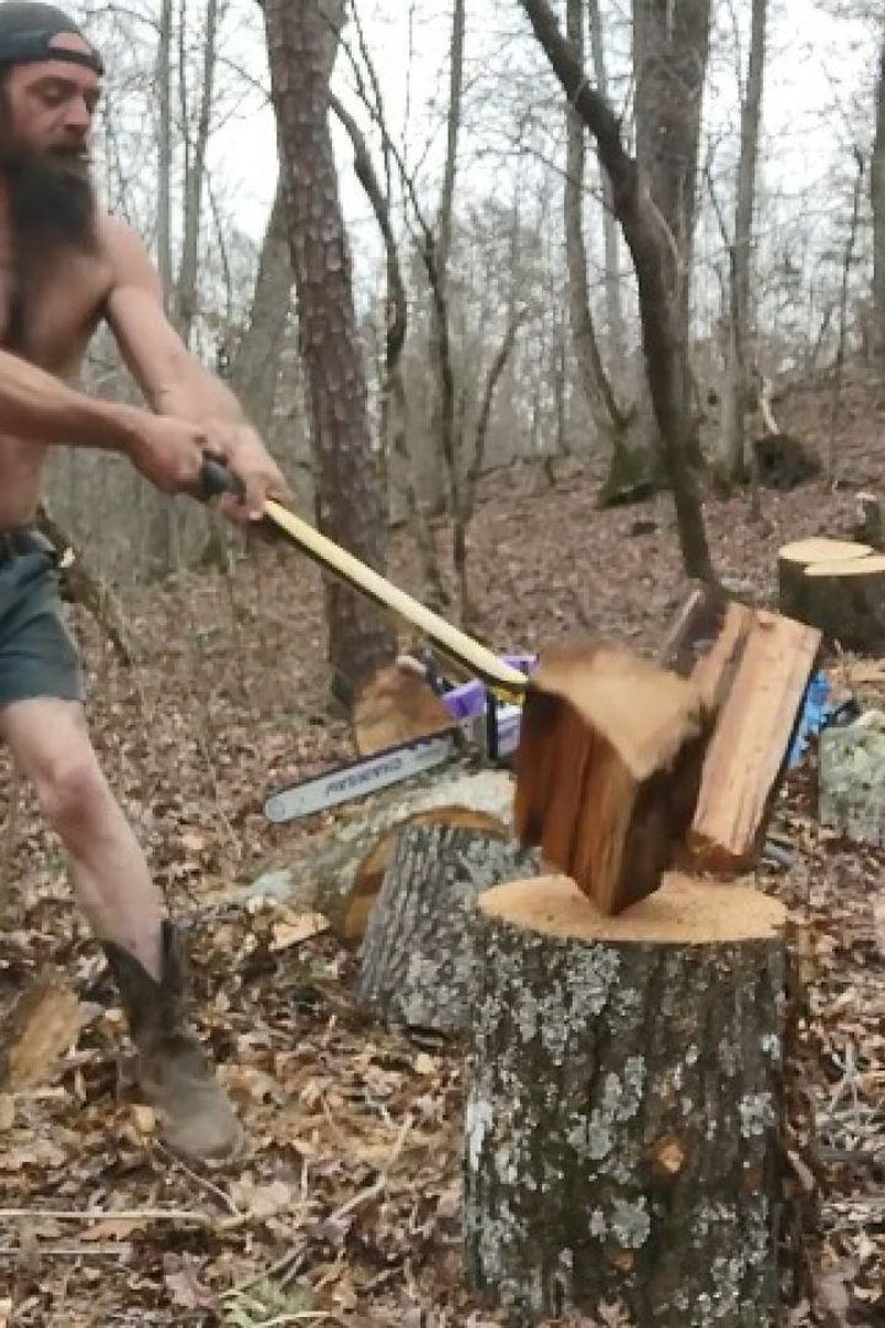 Splitting Wood - Screenshot 1 of 4 - Beard