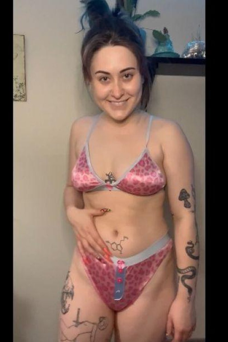 Lingerie Try-On 3 - Screenshot 1 of 4 - Alternative Girl