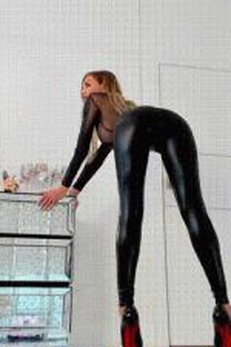 Shiny Things 4 - Screenshot 1 of 4 - Blonde Hair (Female)