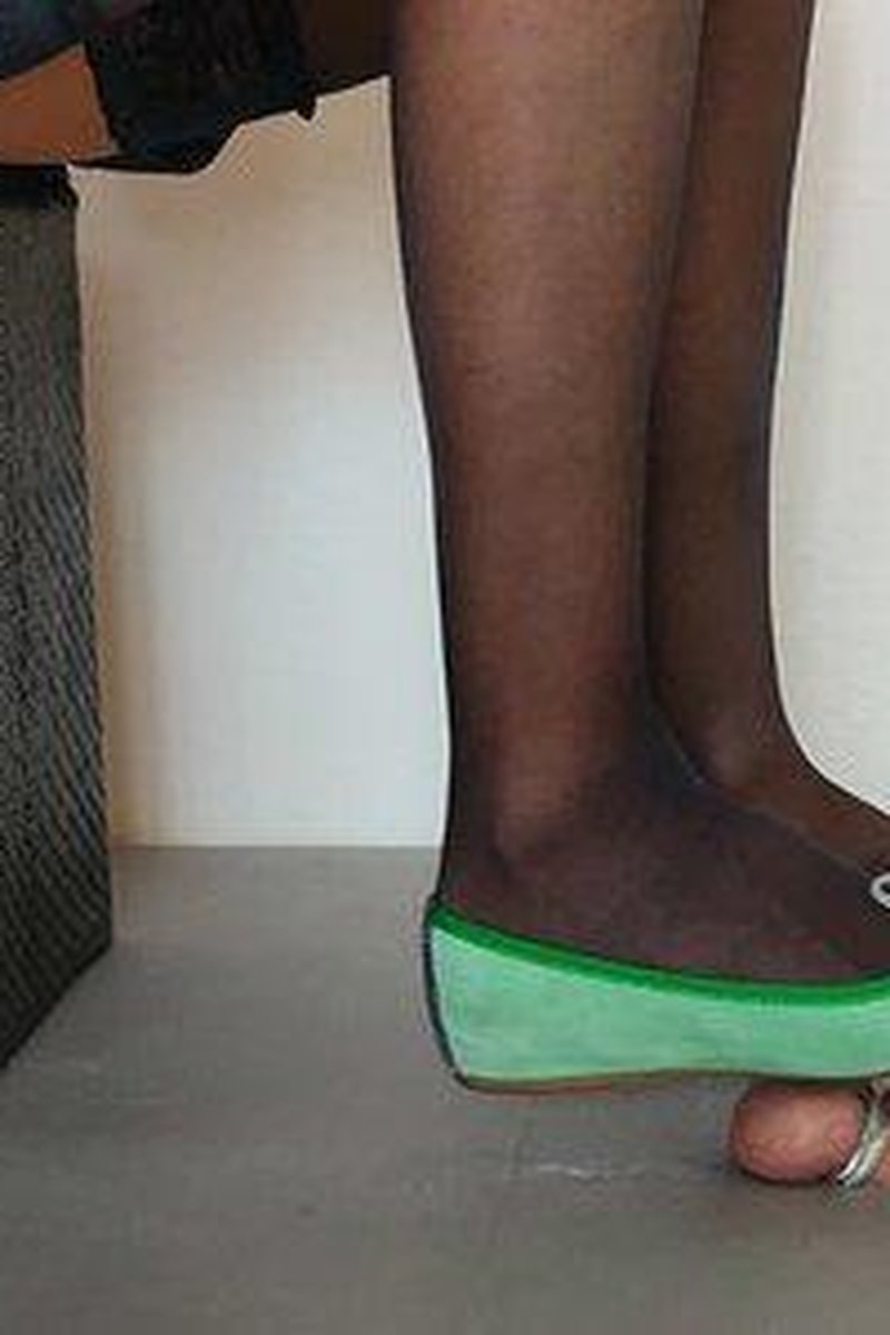 Multicolor Flats Pedal Pumping Shoejob - Screenshot 1 of 4 - Car