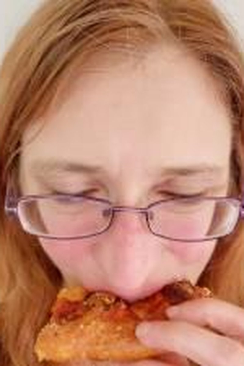 Eating Pizza - Screenshot 1 of 4 - Food