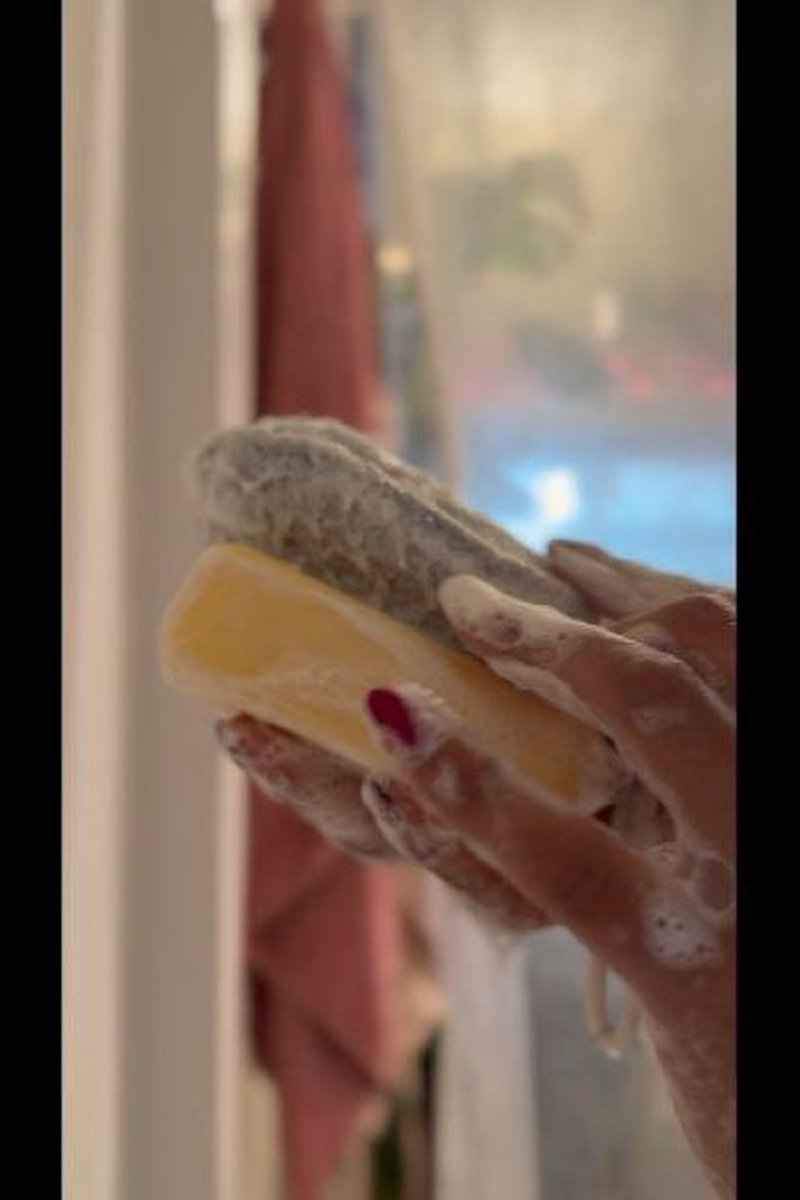 Soapy Hands - Screenshot 1 of 4 - Babes