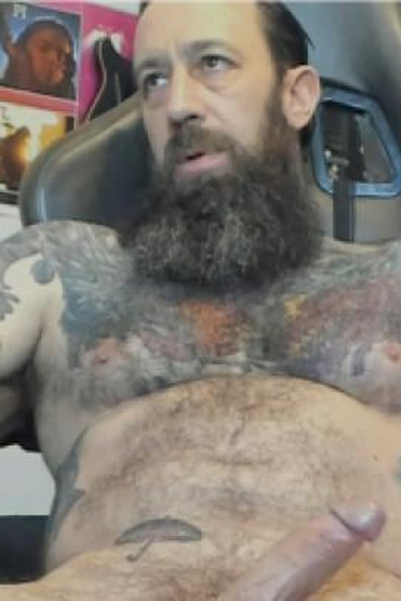 Edging Slowly - Screenshot 1 of 4 - Beards