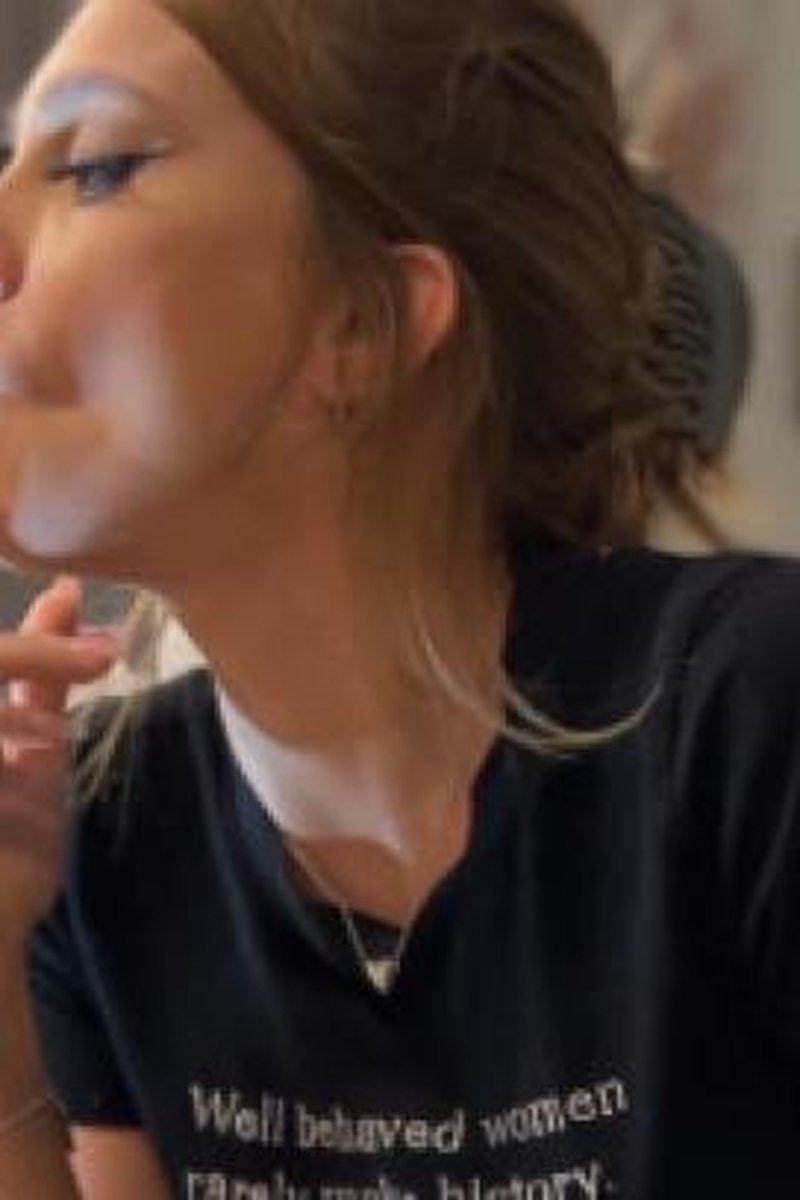 Profile - Screenshot 1 of 4 - Panties