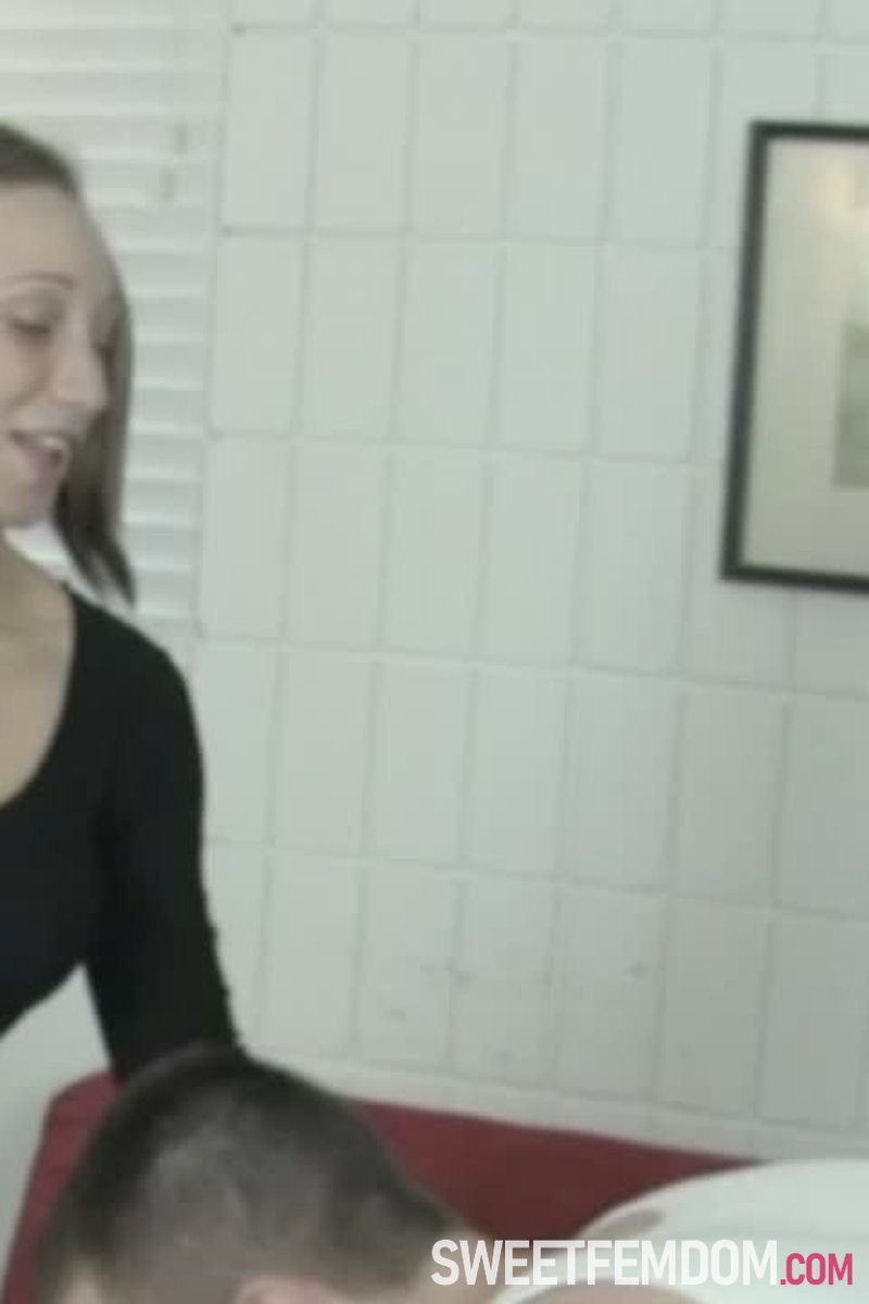 Olivia's Jazzercise or Ball Bust - Screenshot 1 of 4 - Emasculation