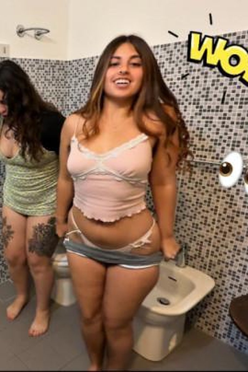 Pee Desperation - Screenshot 1 of 4 - Golden Shower