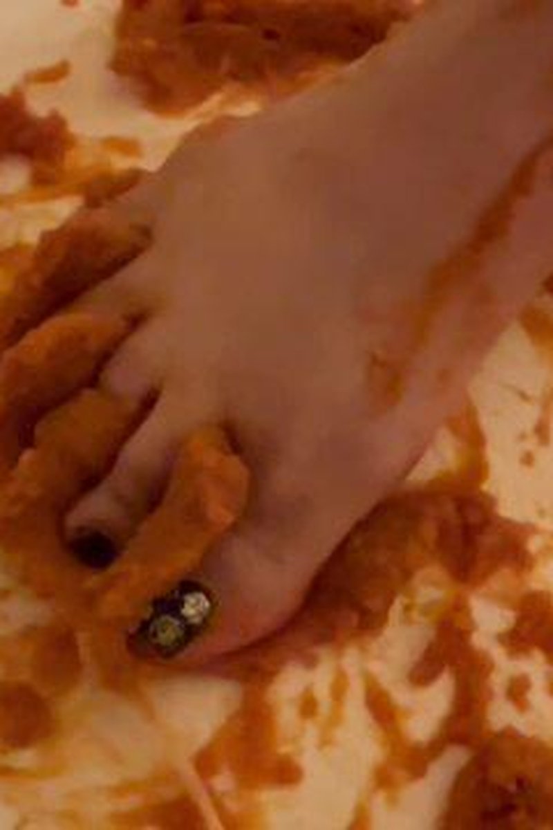 Hello Pumpkin - Screenshot 1 of 4 - Dirty Feet