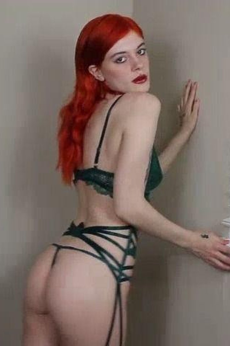 Redhead Striptease - Screenshot 1 of 4 - Dancing