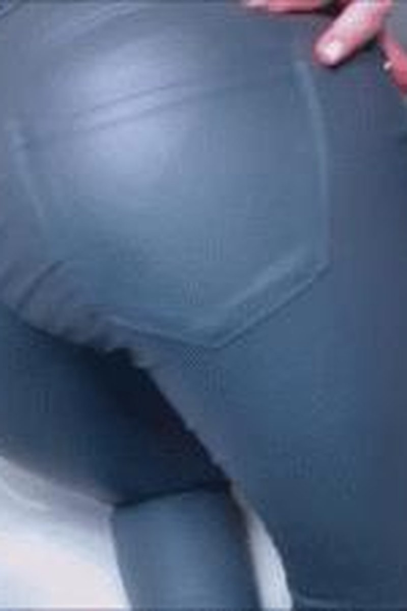 Gray Leather - Screenshot 1 of 4 - Ass Worship