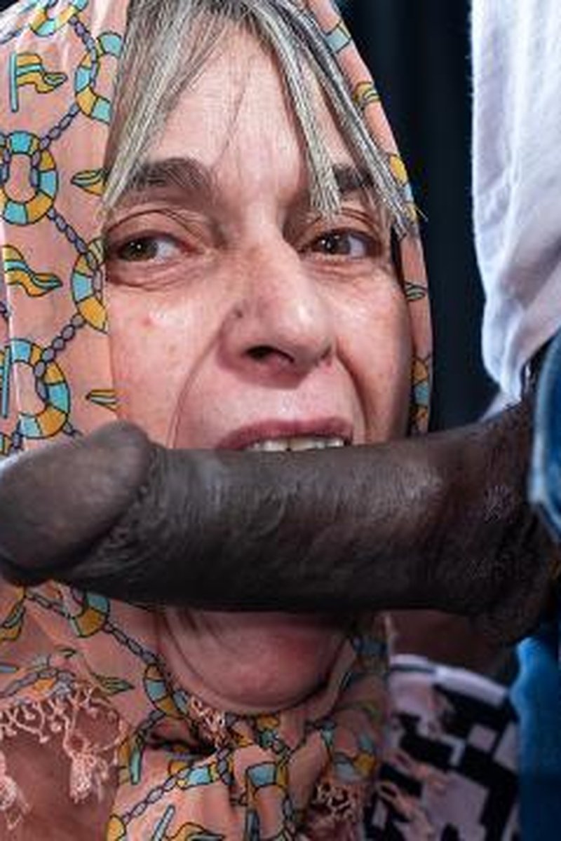 Ugly Headscarf Granny Rough BBC Ass Stretched - Screenshot 1 of 4 - Amateur