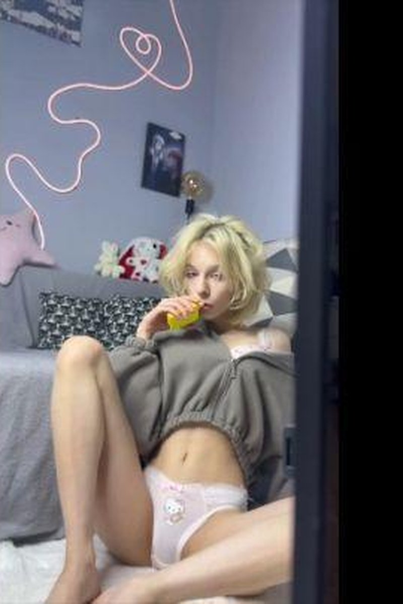 Chilling Before Stream:3 - Screenshot 1 of 4 - Chill