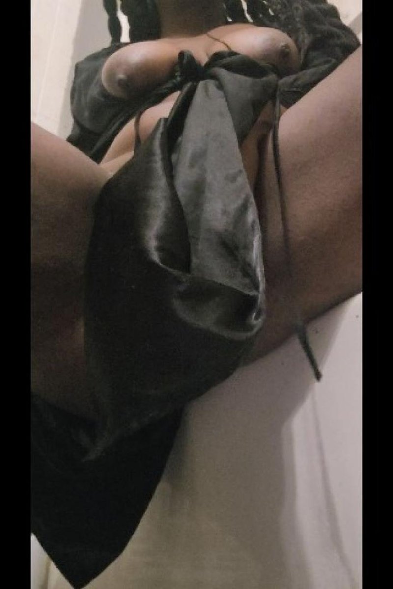 Teasing You Before Bed - Screenshot 1 of 4 - Ass Fetish