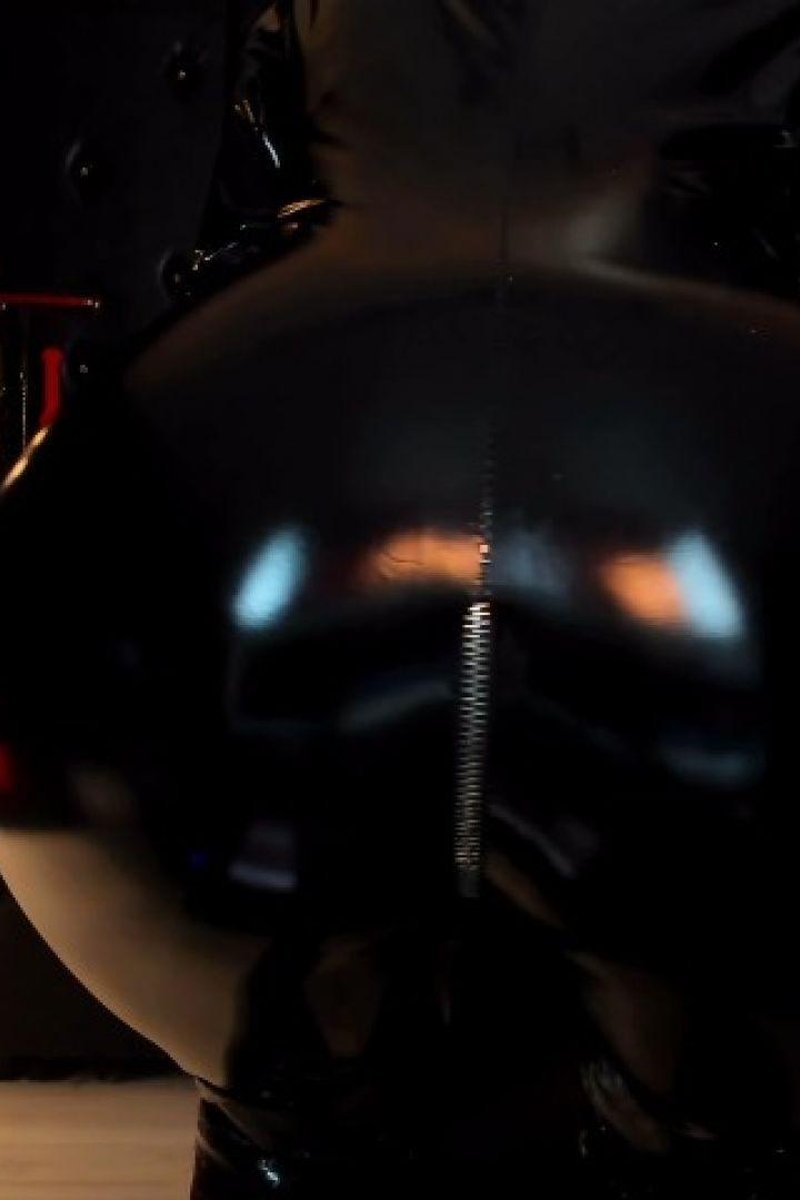 Come In - Screenshot 1 of 4 - Ass Worship