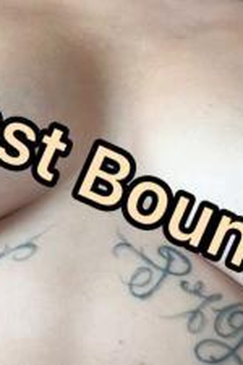 Breast Bouncing - Screenshot 1 of 4 - Medium Tits