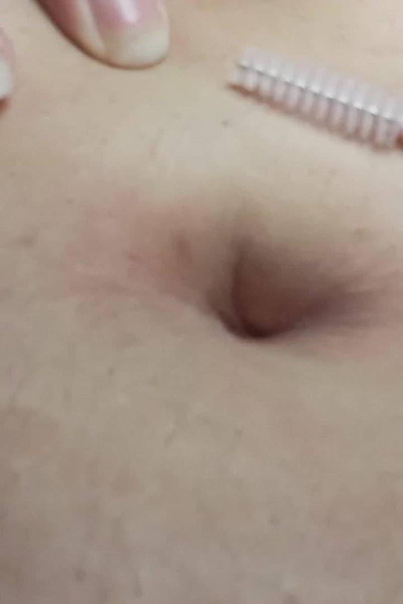 Brushing Belly Button - Screenshot 1 of 4 - Belly Fetish