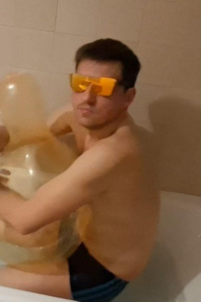Bathroom Balloon - Screenshot 1 of 4 - 22in