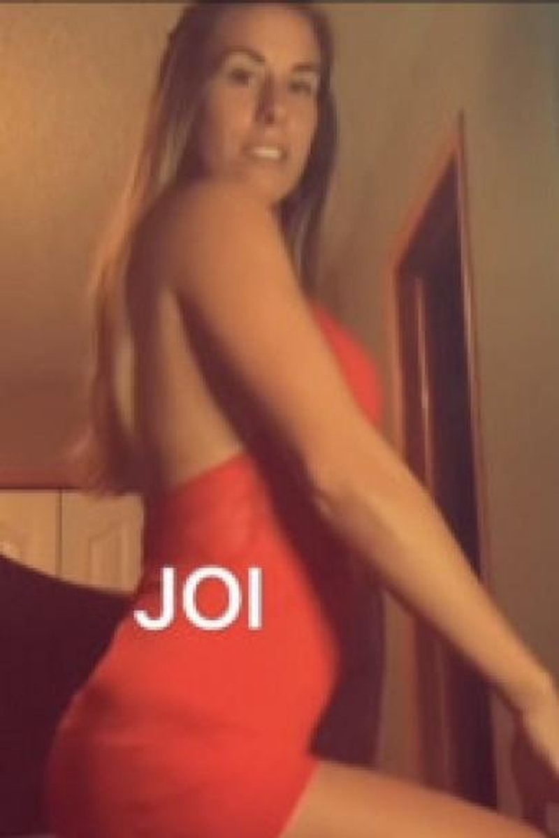 JOI Striptease - Screenshot 1 of 4 - Babes