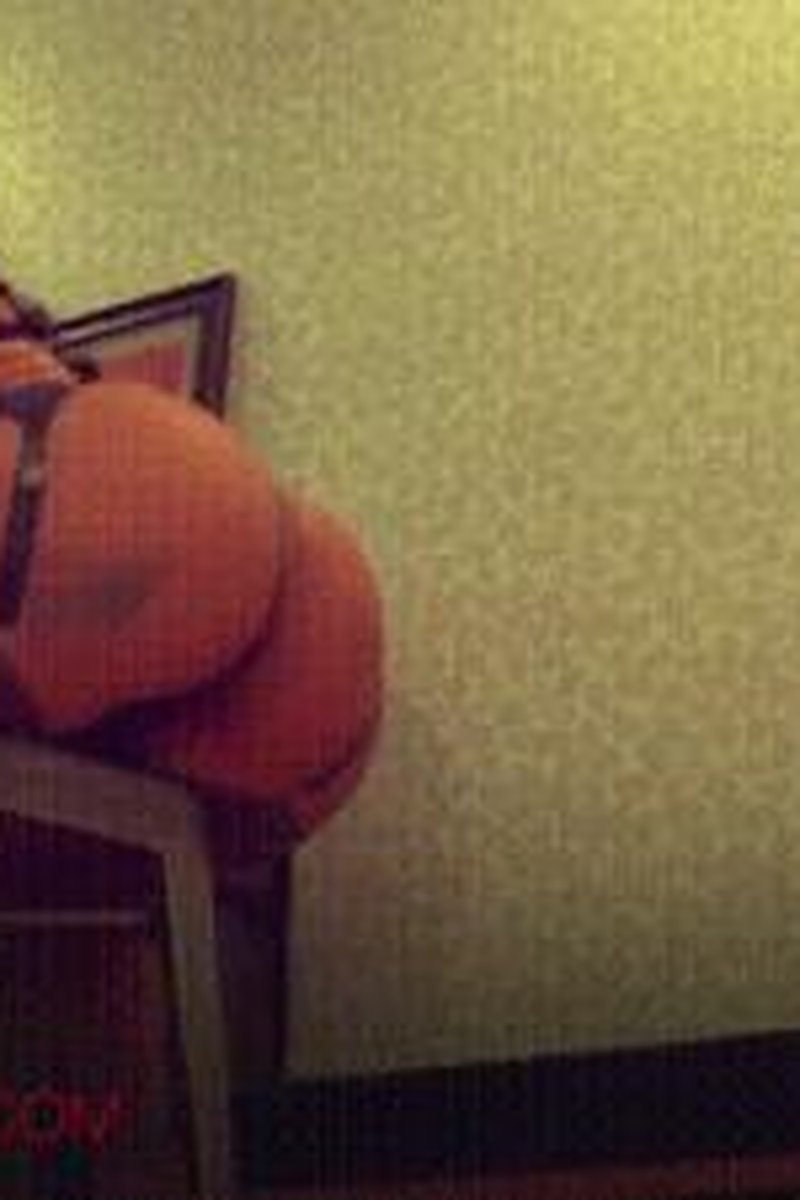 Ass Straddling Face - Screenshot 1 of 4 - Ass Fetish