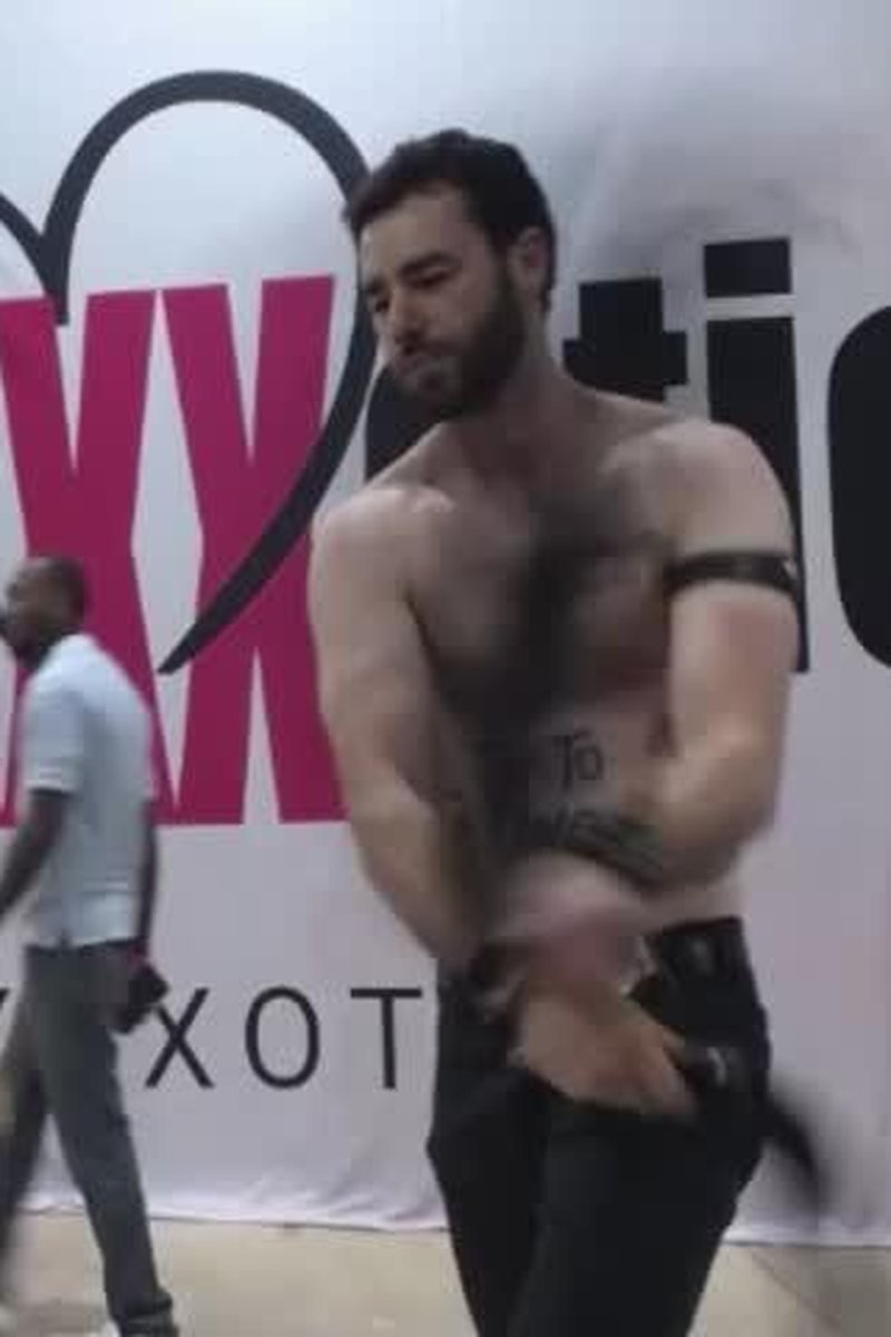 Free Public Flogging - Screenshot 1 of 4 - Cosplay