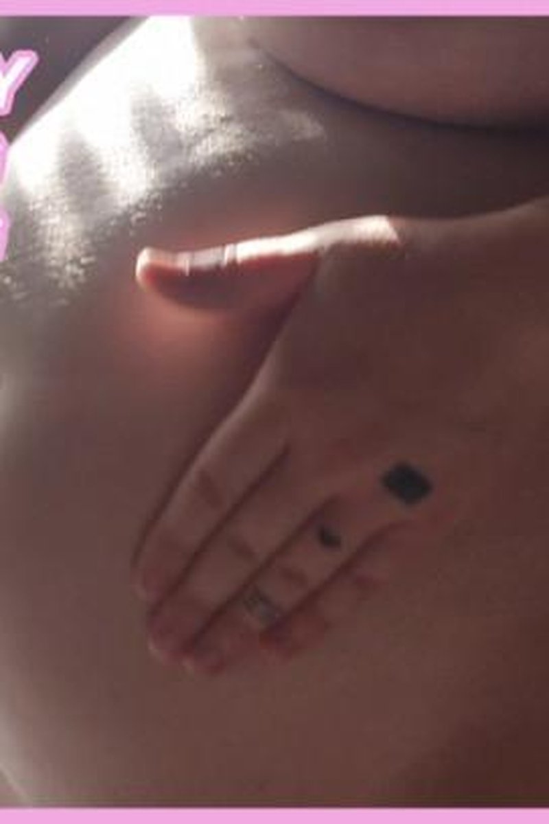 Belly Smacking - Screenshot 1 of 4 - BBW