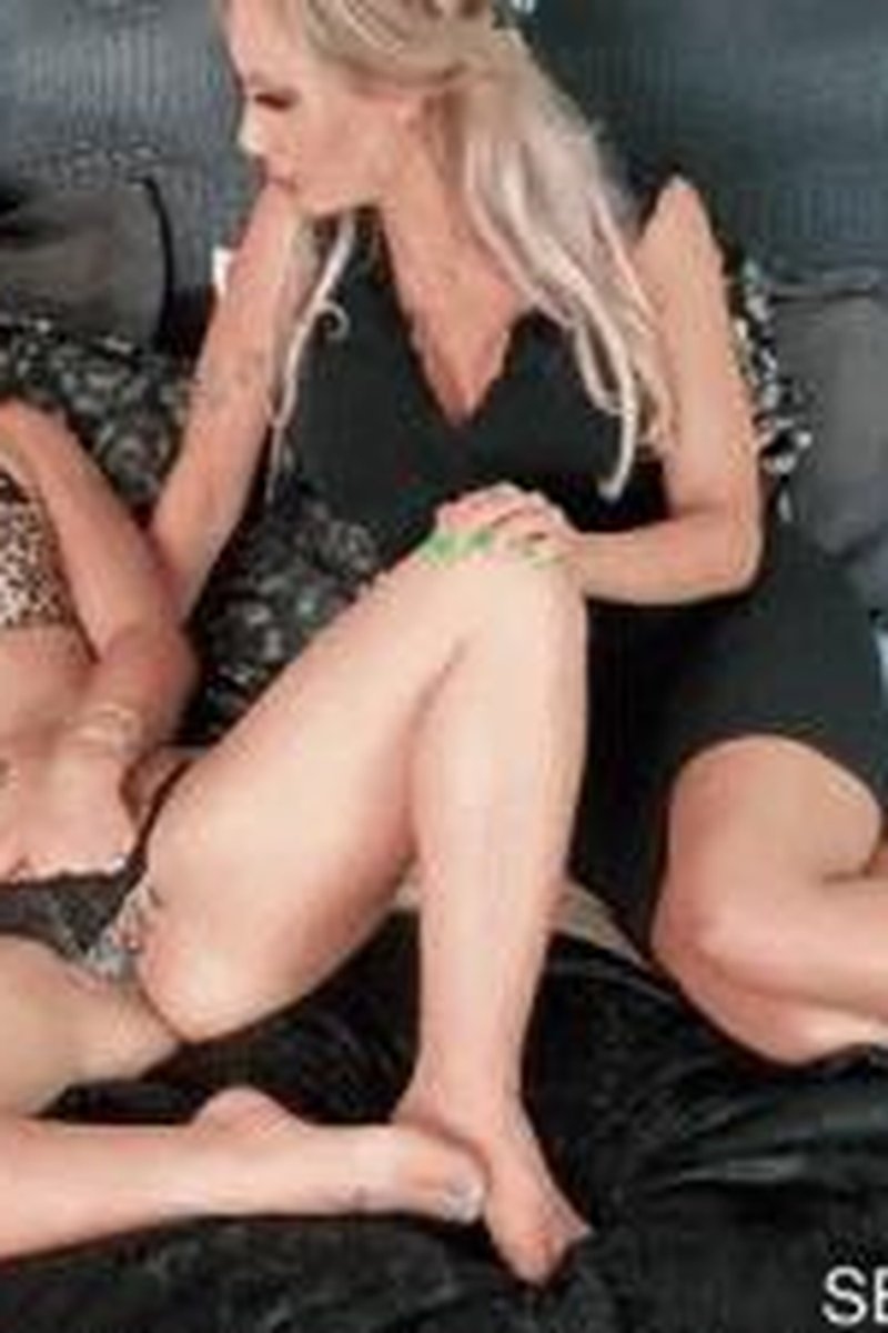 Cum For Stepmommy - Screenshot 1 of 4 - Family Roleplay