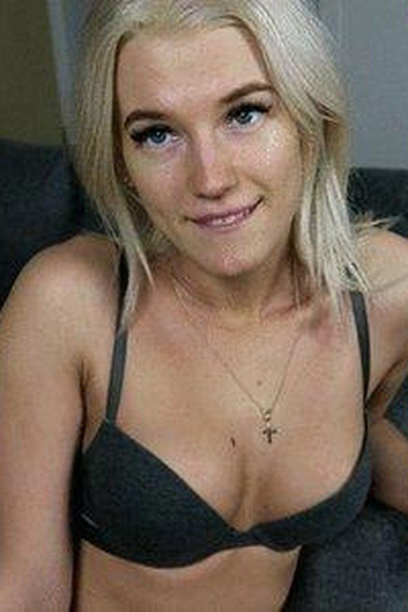 POV SPH & Ballbusting - Screenshot 1 of 4 - Amateur Ballbusting