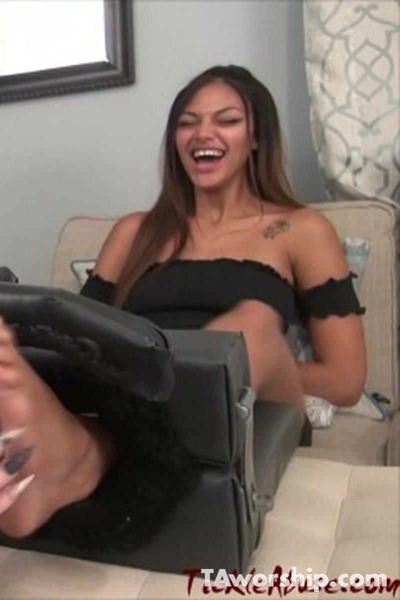 Claws - Screenshot 1 of 4 - Tickling