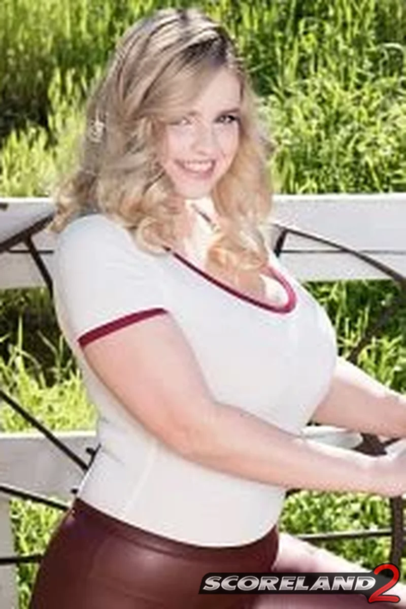Pitching Hay - Screenshot 1 of 4 - Blond Hair