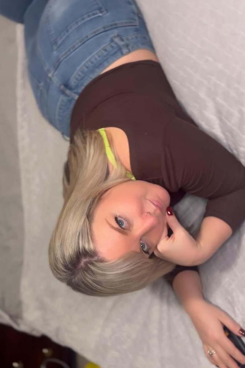 Black Stocking Tease - Screenshot 1 of 4 - Babes