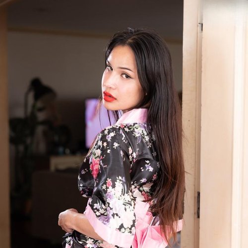 Biw — Photos | AshemaleParadise