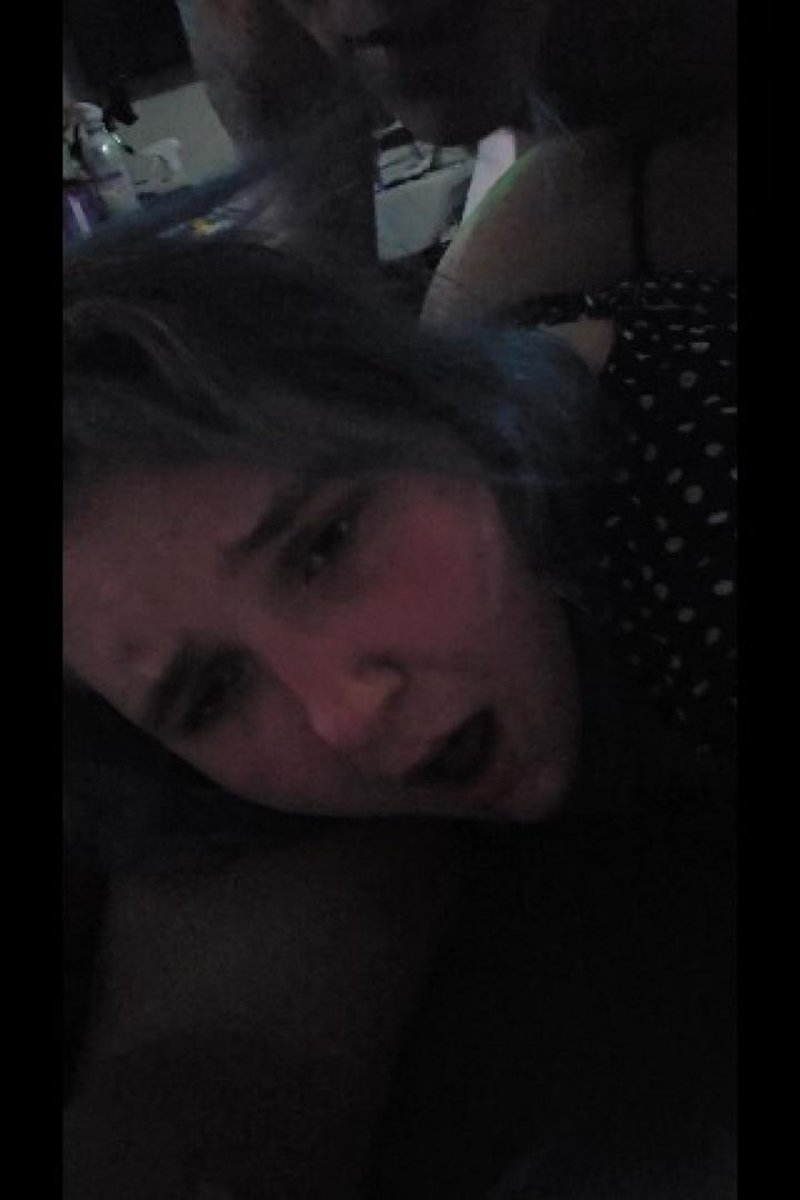 Amber Holding Camera - Screenshot 1 of 4 - 409