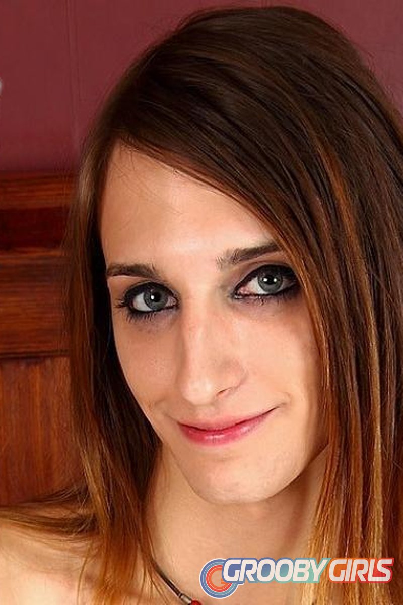 Hung Kelly - Screenshot 1 of 4 - Transgender