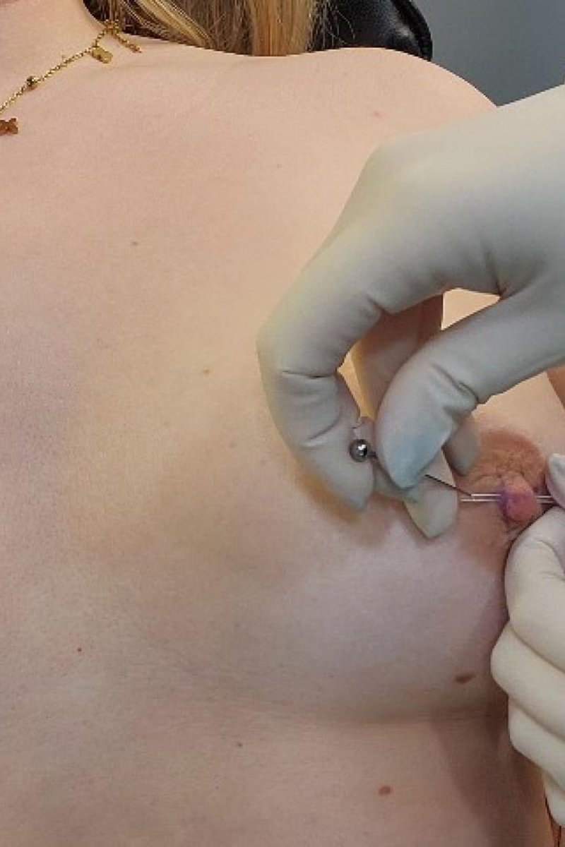 Piercing Nipples - Screenshot 1 of 4 - Needleplay