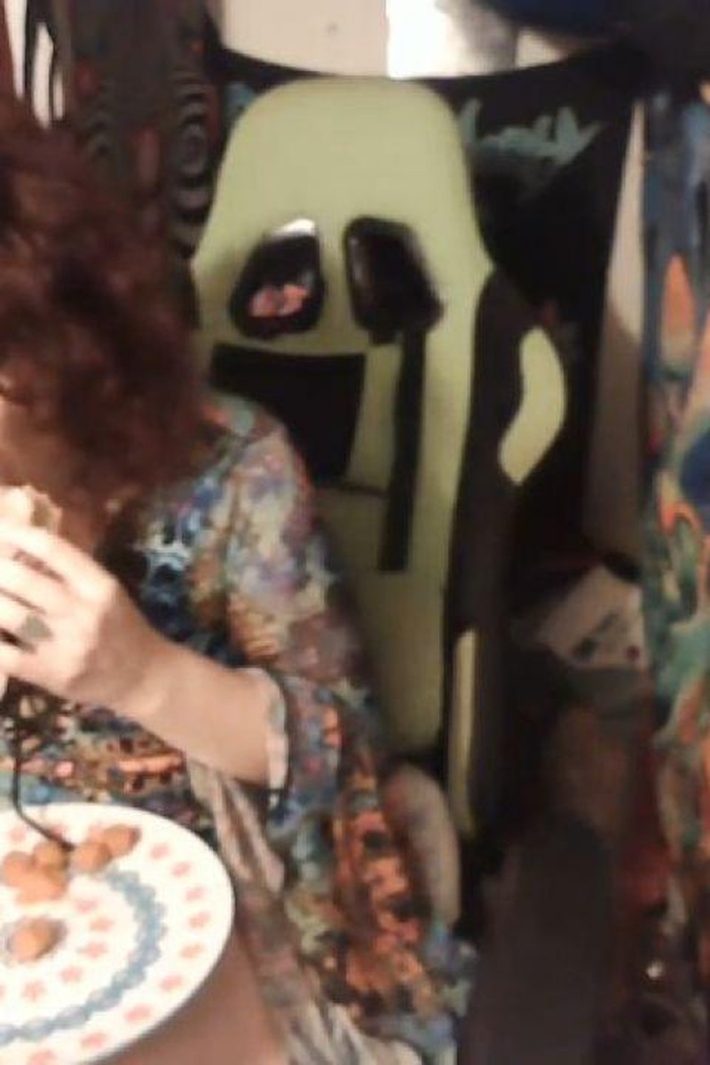Eating Lunch - Screenshot 1 of 4 - Ass Fetish