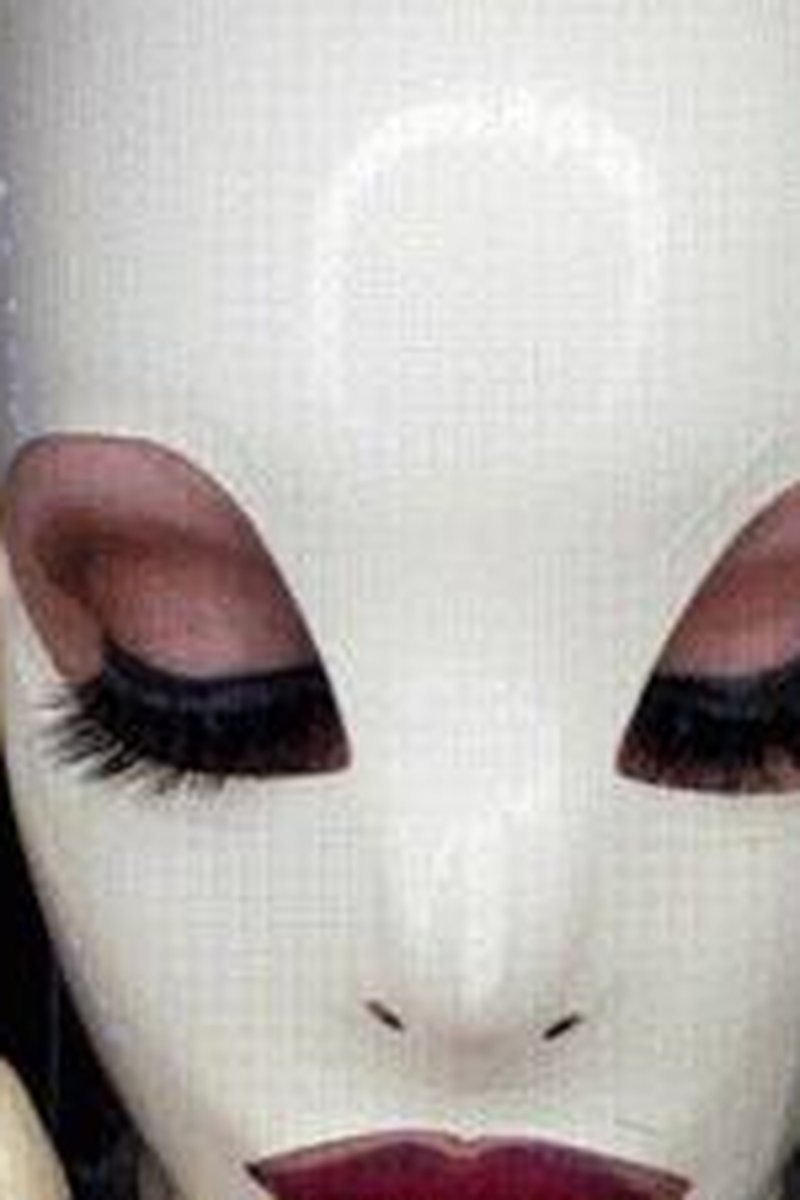 White - Screenshot 1 of 4 - Babes