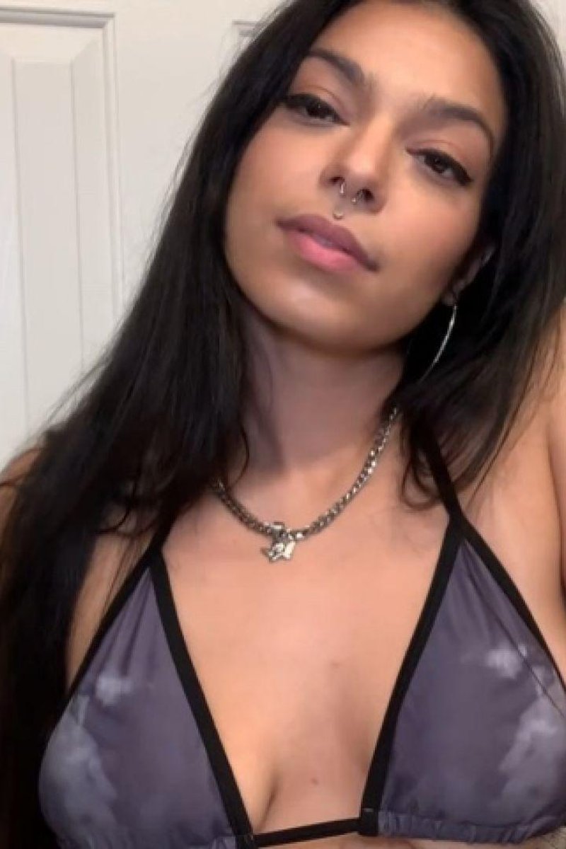 Sissy Makeup Tutorial - Screenshot 1 of 4 - Femdom